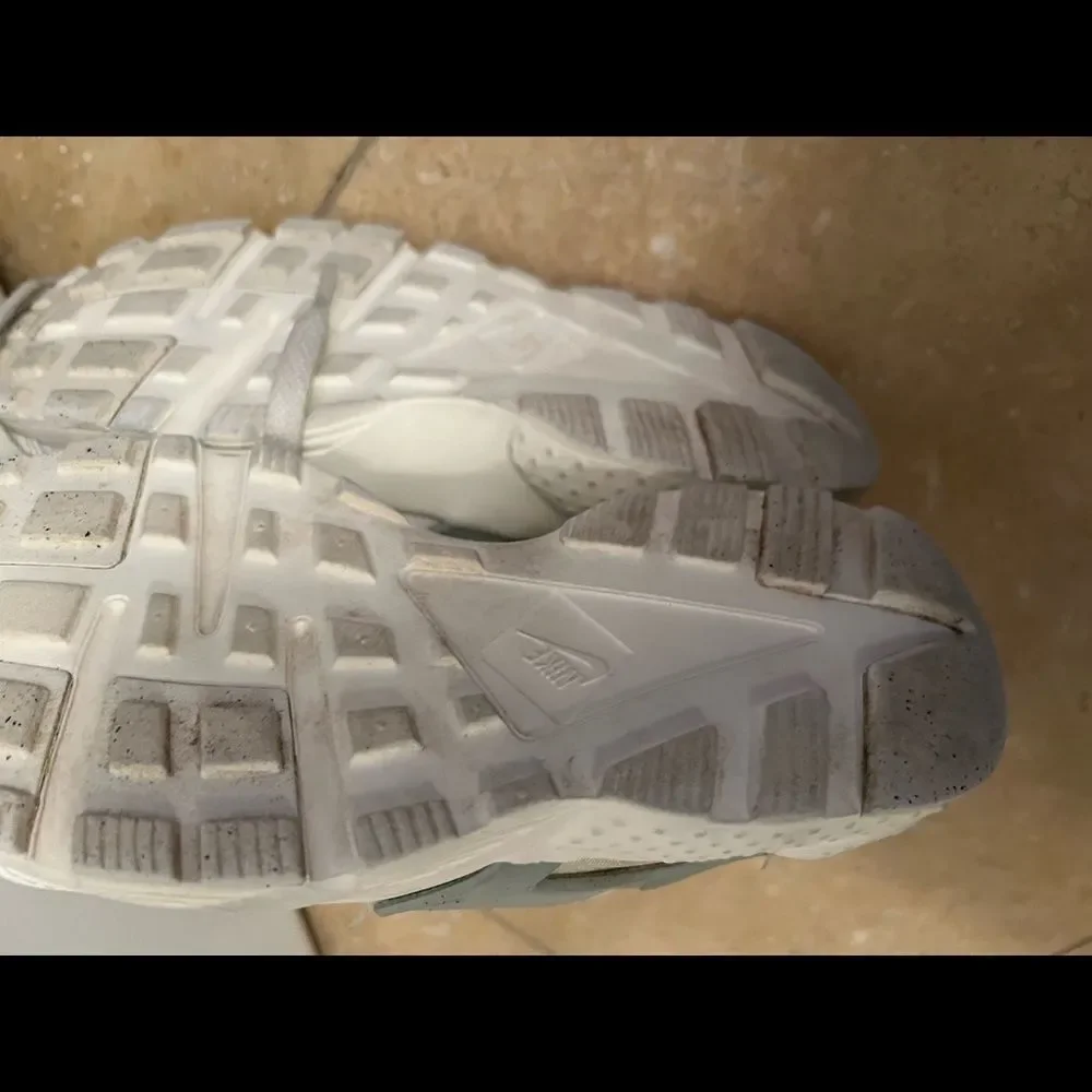 BIG KIDS' NIKE HUARACHE RUN CASUAL SHOES 3.5